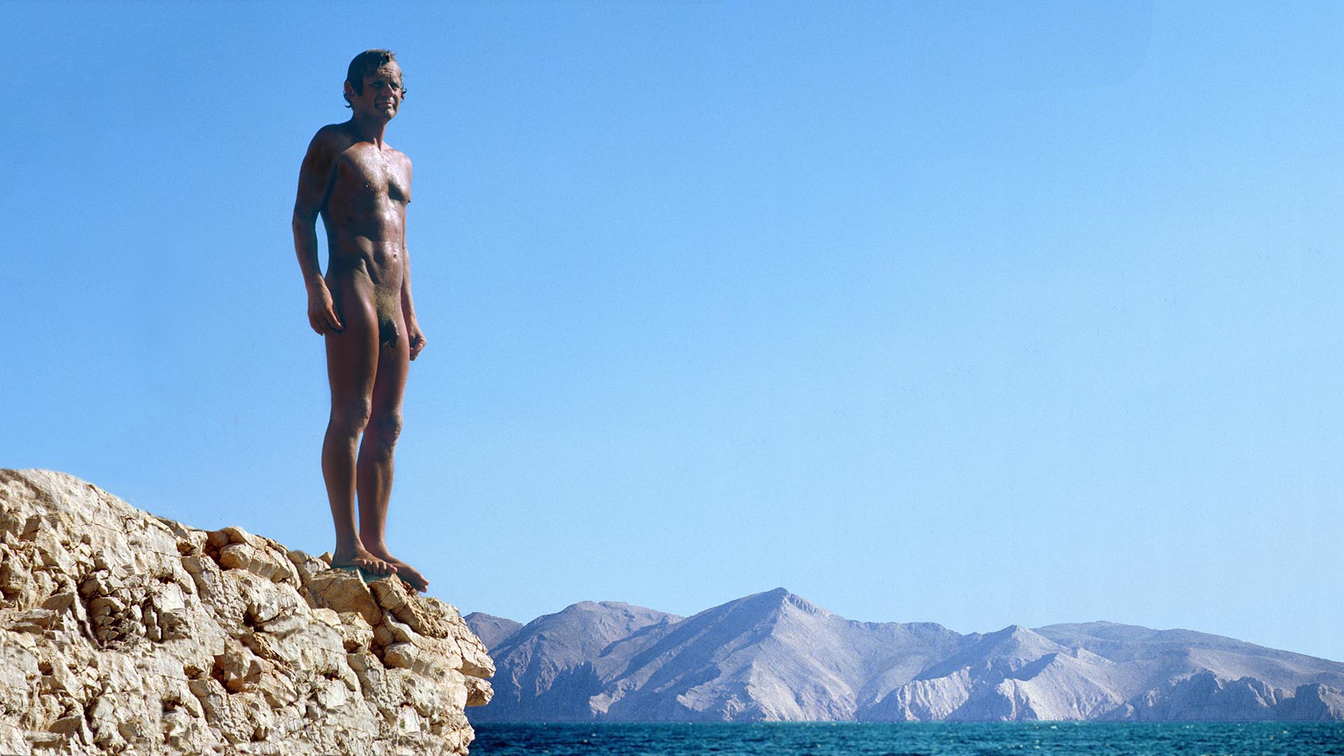 Naturism sports on holiday: naked and free